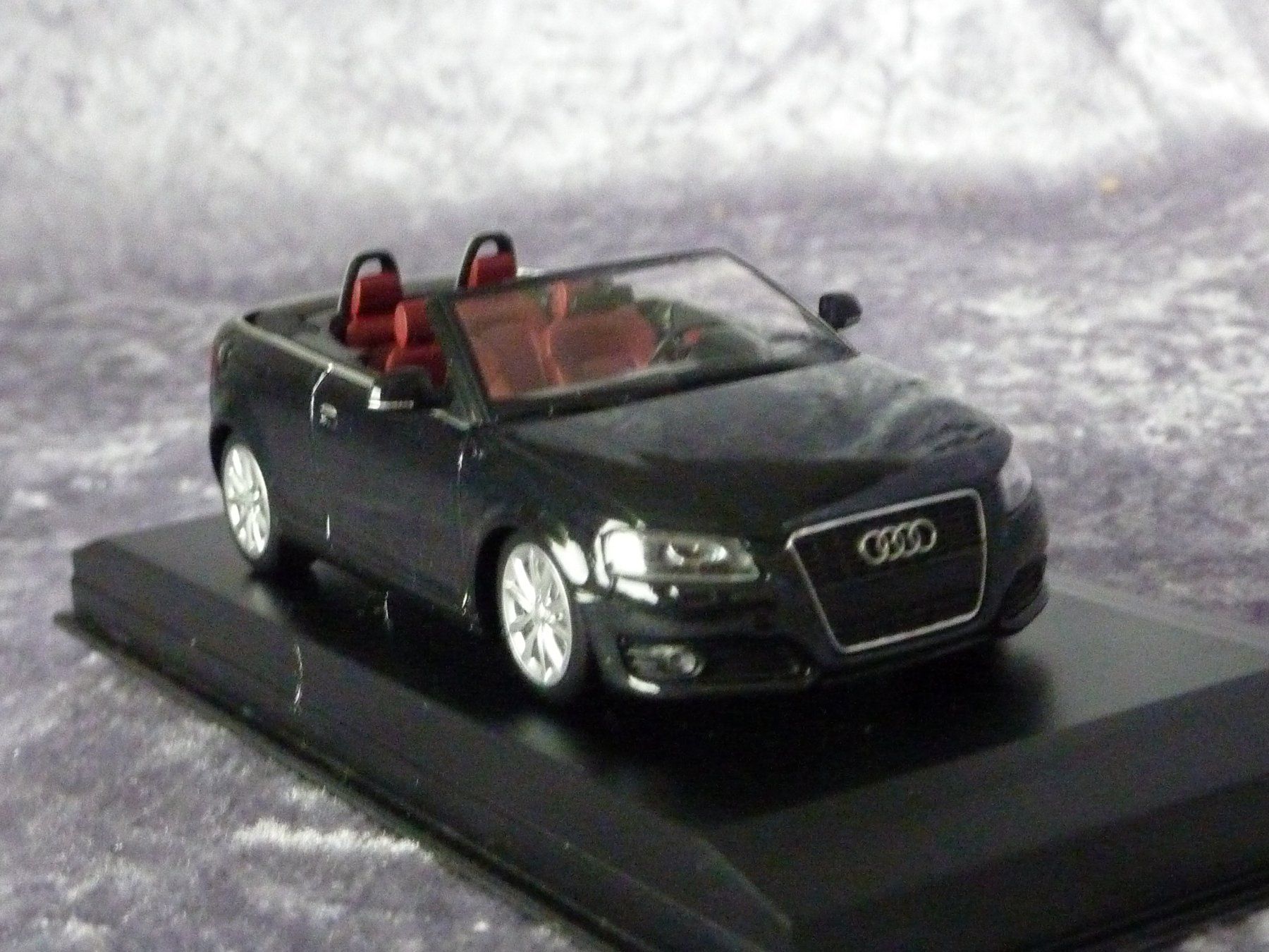 Minichamps Modellautos: Audi A3 Cabriolet 1:43 – Gebraucht aus Dürrenäsch von modellautos4you 5