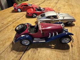 Burago Set von vier Sammlerautos 1:18