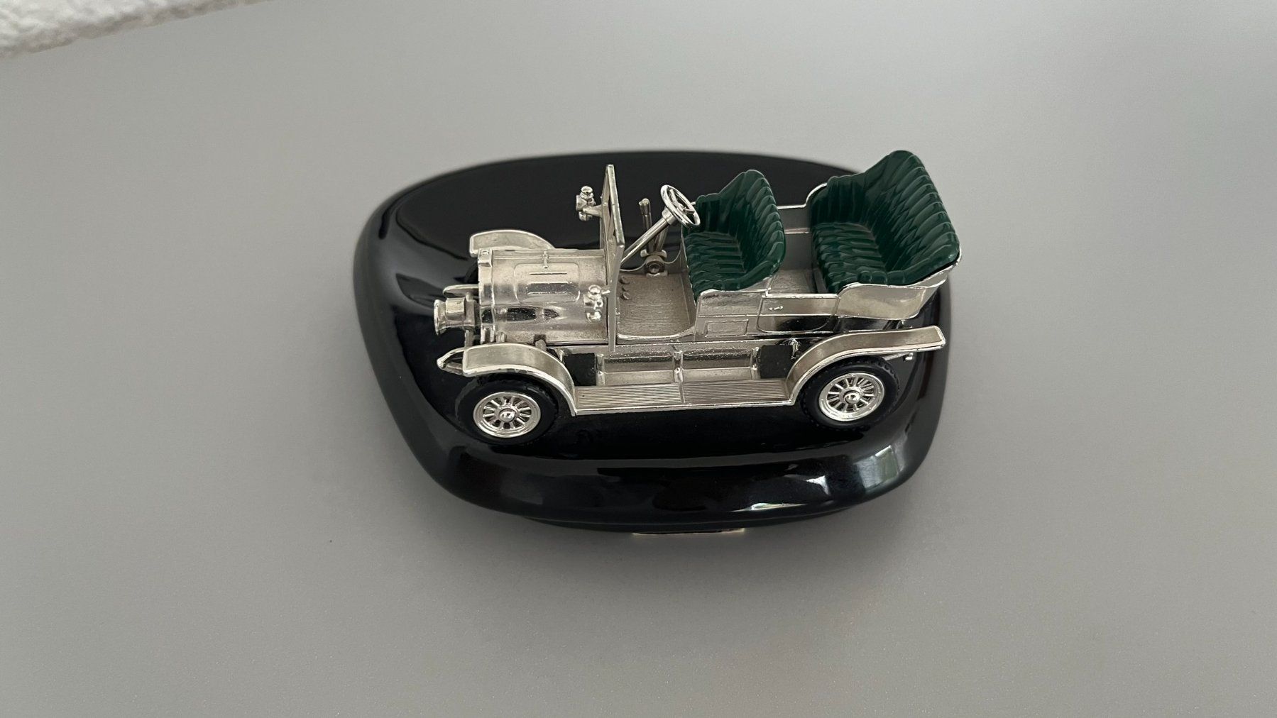 Aschenbecher: Vintage Aschenbecher mit Oldtimer Auto – Gebraucht aus Birmenstorf AG von nfl_6z2d 3