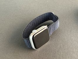 Apple Watch Series 8 / 41mm / Starlight Alu