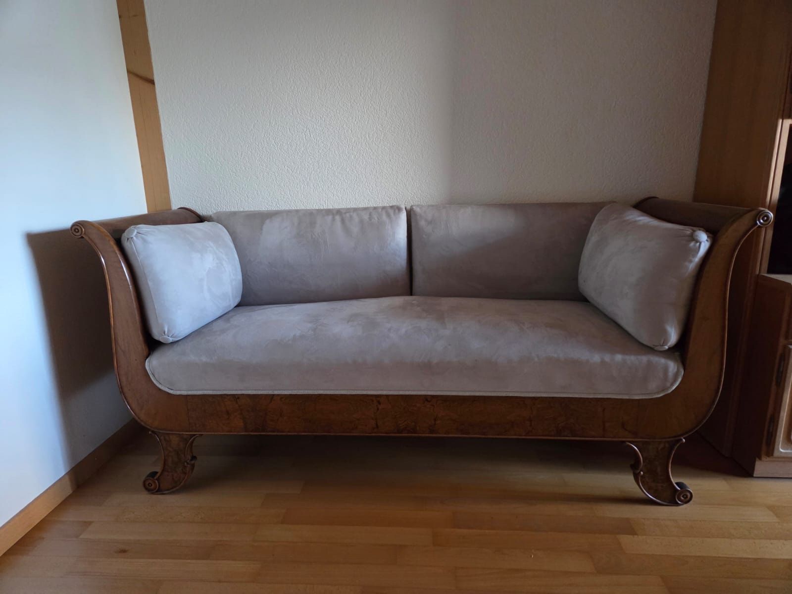 Divani: Elegantes Sofa / Kanapee mit Holzrahmen – Usato da Rosshäusern venduto da Achillea-77