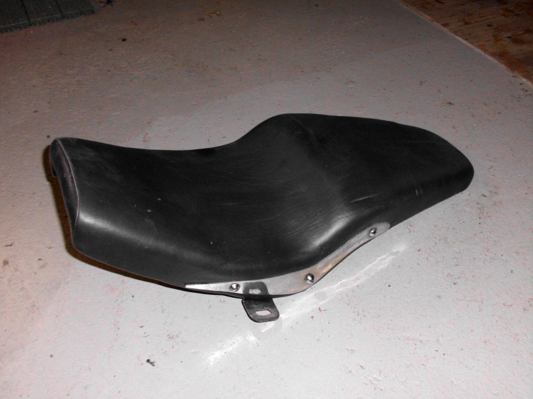 Selle & Accessori: Royal Enfield Custom-Sattel – Usato da Gommiswald venduto da rockyturn 1