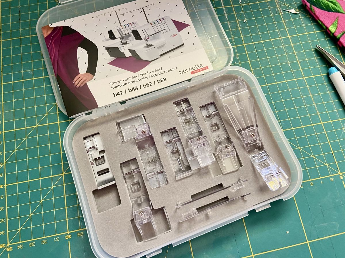 Bernina Nähmaschinen: Cover bernette 62 Lufteingefädelt – Gebraucht aus Fislisbach von withpaper 2