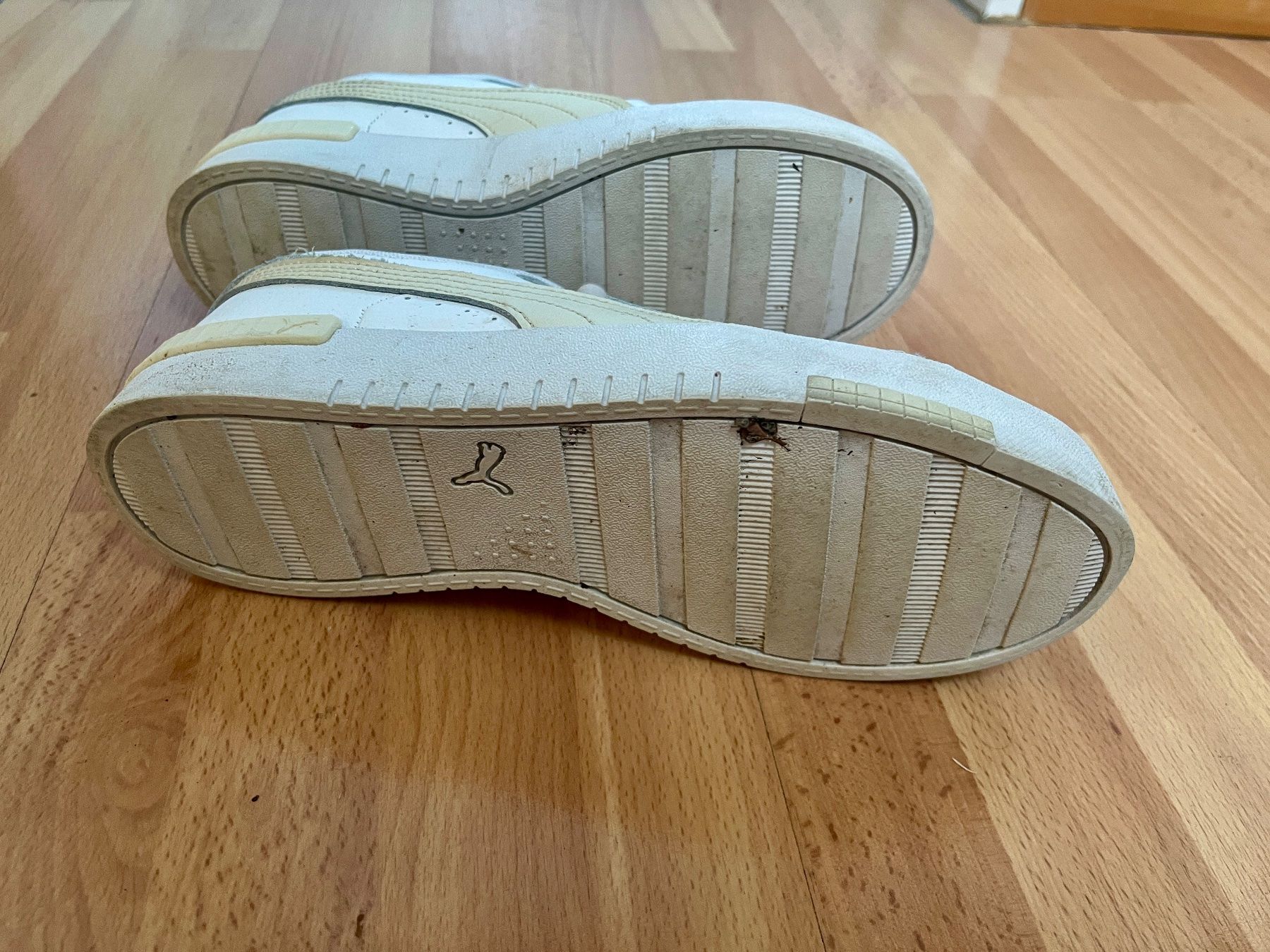 Puma Damenschuhe: Puma Turnschuhe weiss-gelb – Gebraucht aus Strengelbach von Lucaernest 3