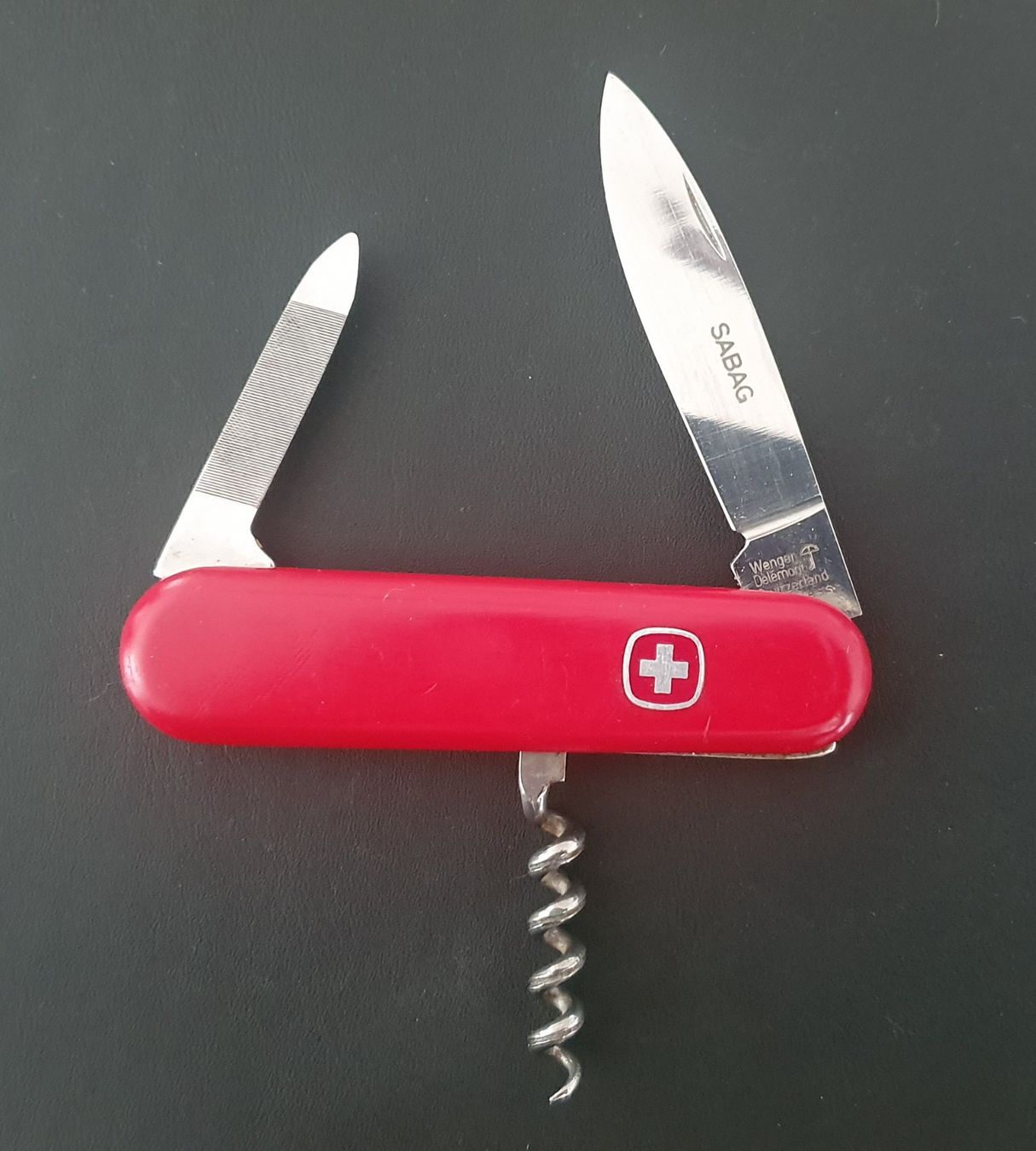 Wenger Couteaux de poche: Wenger Sackmesser mit Logo – D'occasion à Härkingen par MarianneSi 2