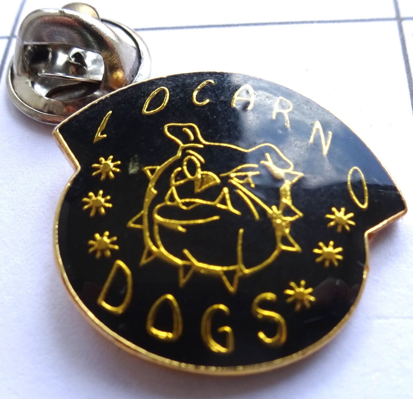 Placchette & Badge: Pin LOCARNO DOGS – Usato da Utzenstorf venduto da BUtter81