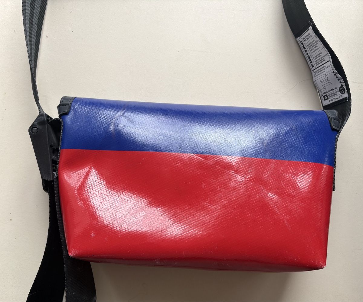 Freitag Taschen: Freitag Umhängetasche blau/rot  – Neu (gemäss Beschreibung) aus Biel/Bienne von marieejohannaa 3