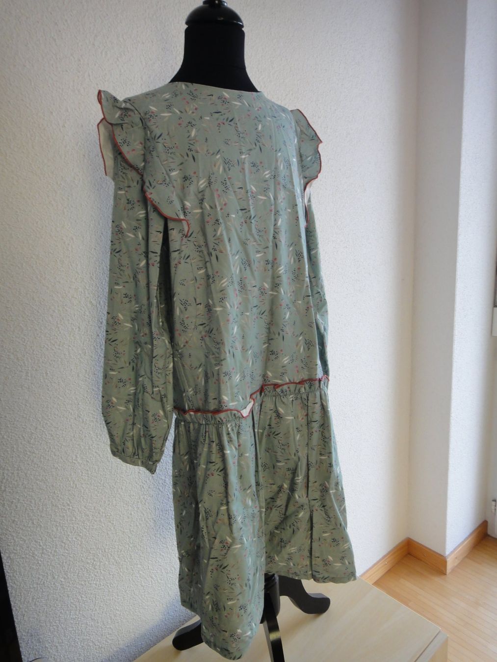 Vestiti & Gonne: Neue Kleid "Bonnet à Pompon" Baumwolle Gr. 12 – Nuovo (secondo la descrizione) da Winterthur venduto da LemonTree5