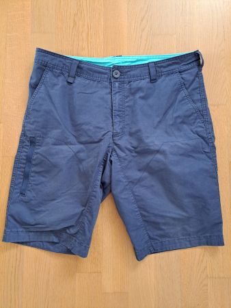 Short bleu de la marque decathlon
