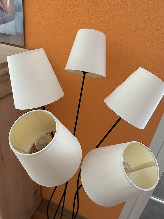 Lampade: Stehlampe mit 5 Lampenschirmen, dimmbar  – Usato da Truttikon venduto da Sarabi72 1