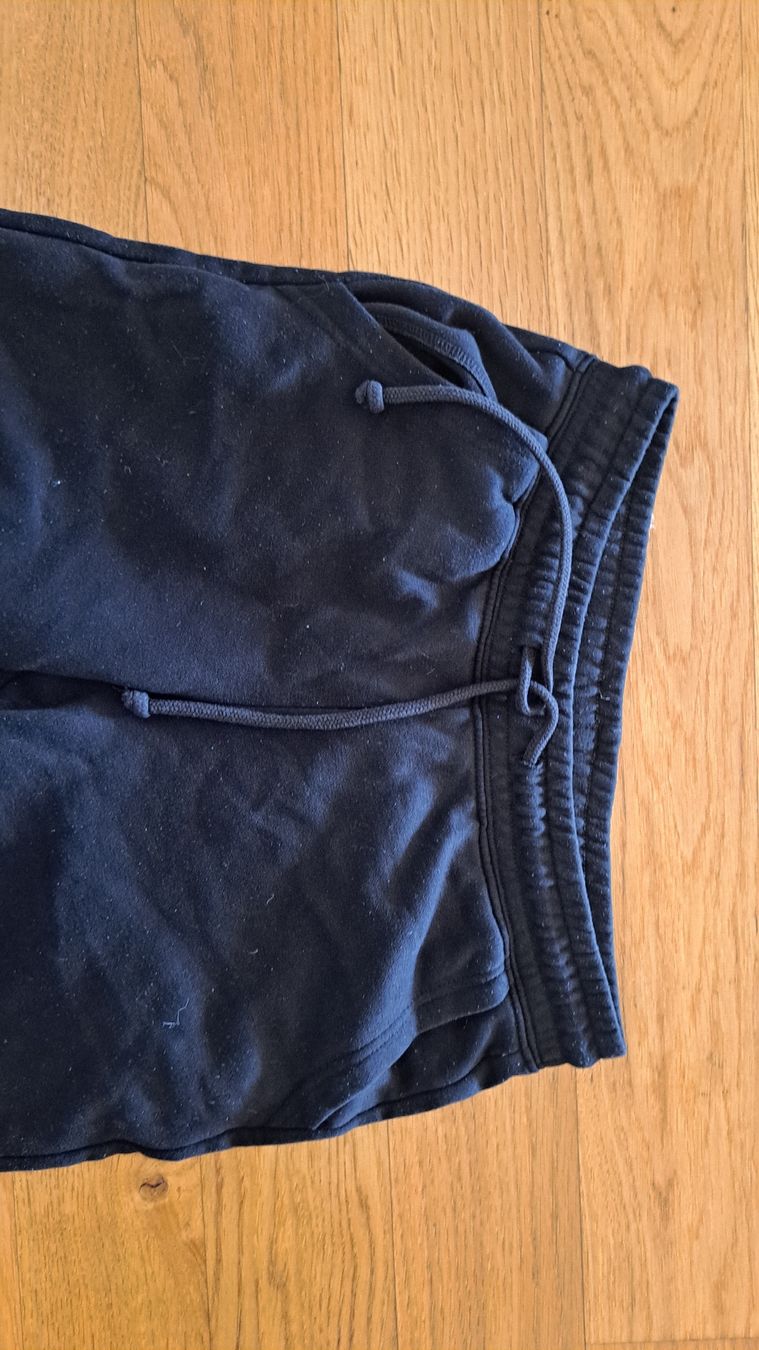 H&M Pantaloni: Trainerhose H&M Schwarz – Usato da Seengen venduto da ja6_65wp 2