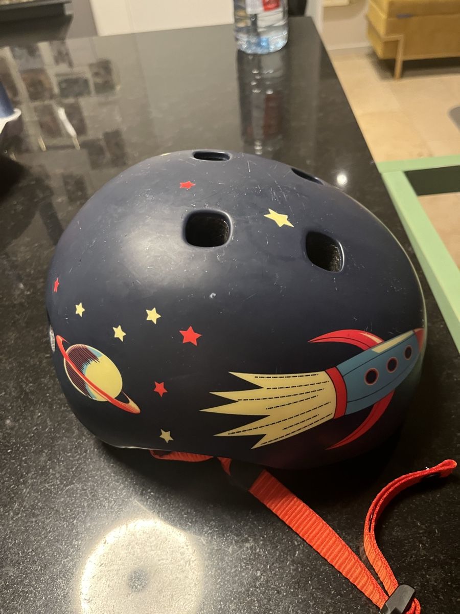 Micro Caschi: Micro Kids Helmet, Rocket Design, Size Small – Usato da Zollikerberg venduto da LLV 1
