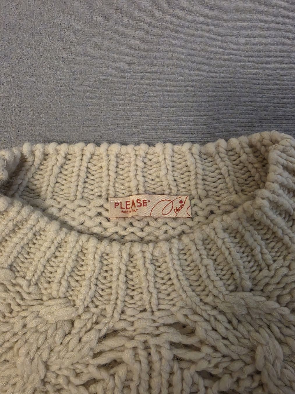 Pullover & Sweatshirts: Kurzer weicher Pullover – Gebraucht aus Embrach von sar_dq2y 2