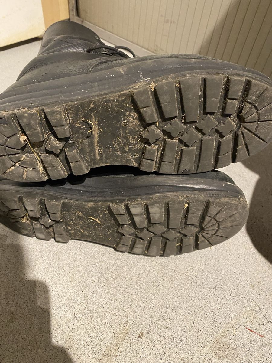 Schweizer Armee Scarpe da uomo: KS 90 Armeestiefel – Usato da Thierachern venduto da shaun96 1