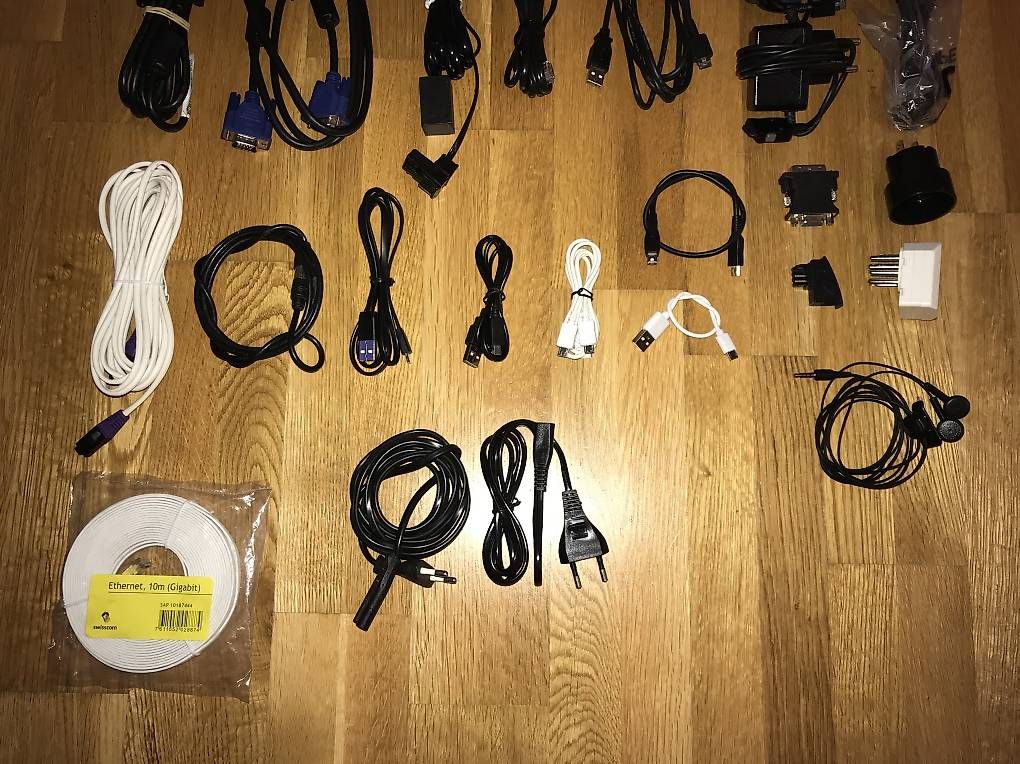 Câbles: Strom-, Video-, Audio-, Ladekabel & Adapter, Kopfhörer – D'occasion à Neuenhof par ArianSejdiu 2