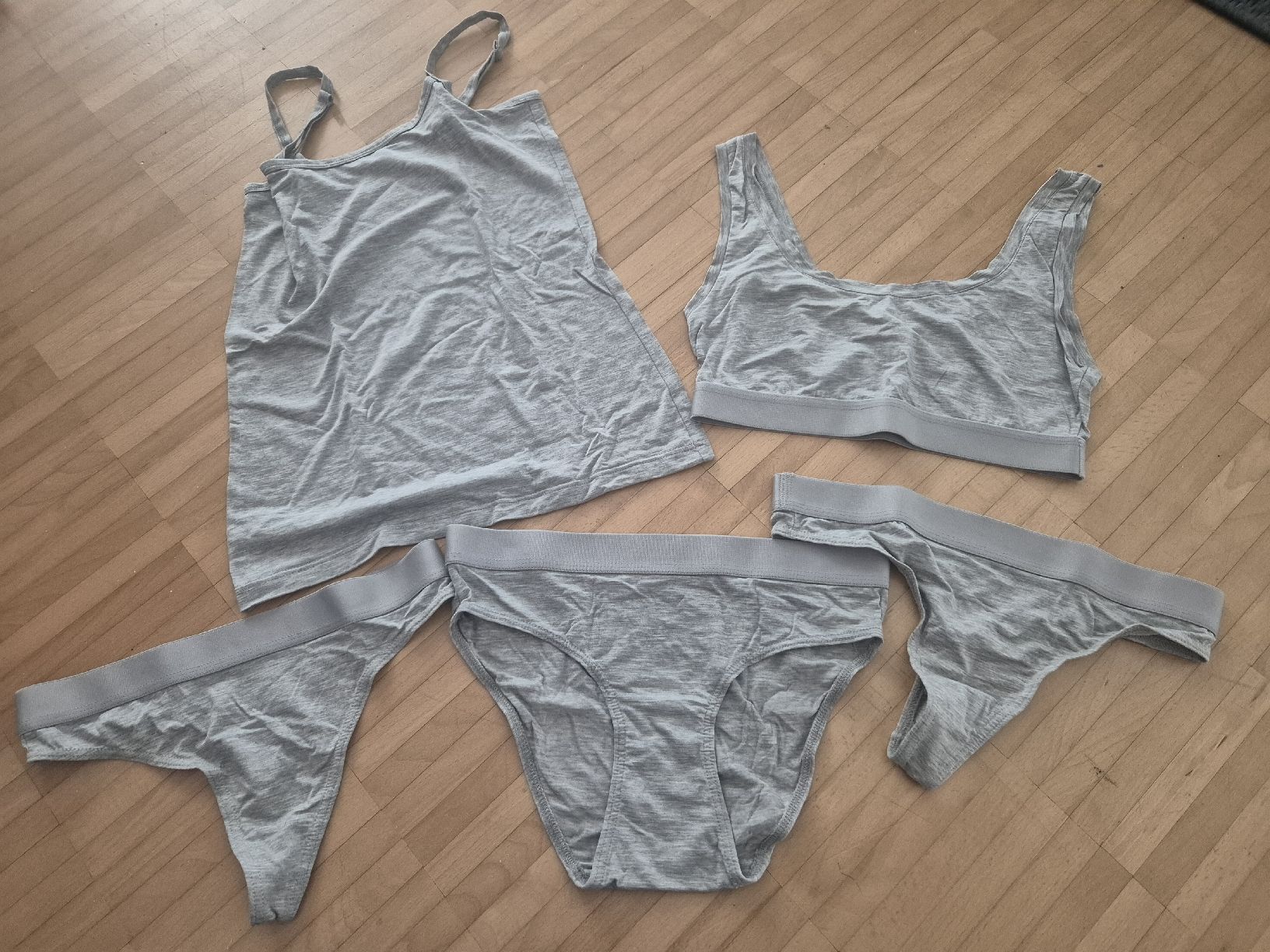 Migros Sonstige Unterwäsche: Migros Essentials Buster, Unterhemd, 2 Strings, 1 Slip, S – Neu (gemäss Beschreibung) aus Bern von Heart_of_Hope