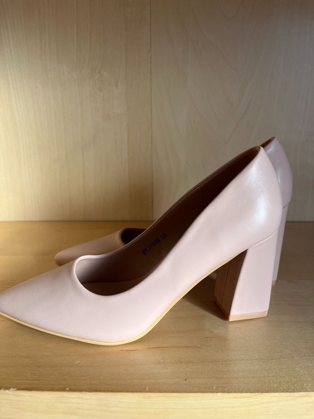 Damenschuhe: Tolle Pumps, Neu, Grösse 38 – Neu und originalverpackt aus Interlaken von Jasmin_Flower 1