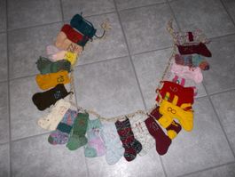 schöner selbstgestrickter Adventskalender