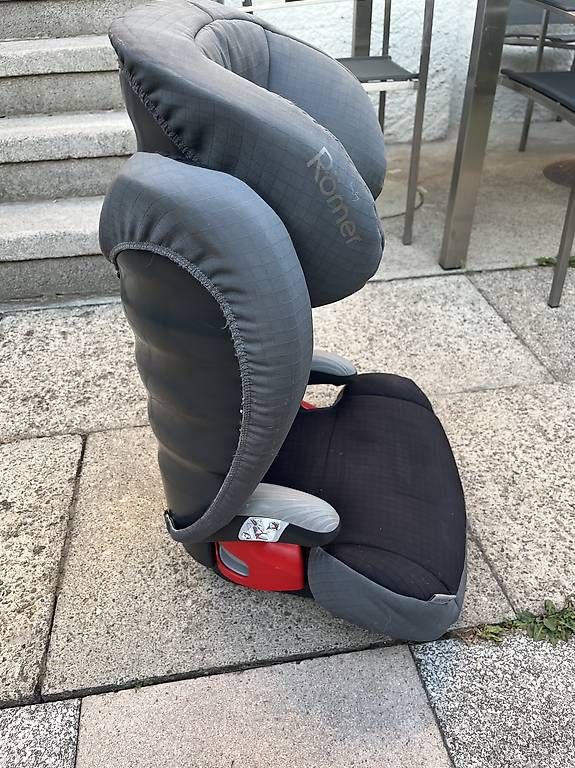 Sièges auto: Römer Kindersitz + Sitzerhöhung CHF 30. – D'occasion à Uster par ronnygoethling 2