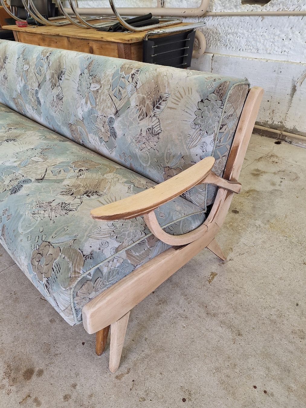Divani: Mid Century Sofa, Vintage – Difettoso da Urtenen-Schönbühl venduto da Atelier21_bern 1