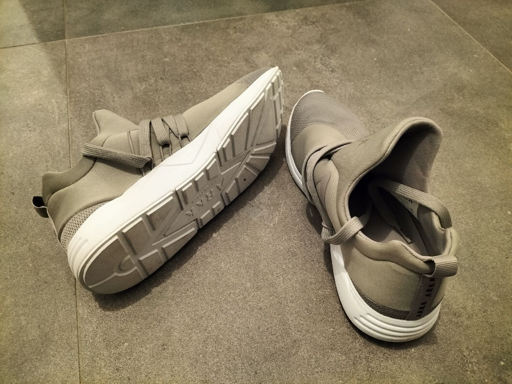 Chaussures femmes: Chaussures neuves ARKK – Neuf (Voir description) à Villars-Bramard par lyz_7qnn 2