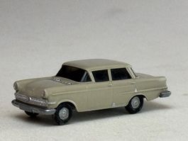 PA- Wiking Opel Kapitän beige