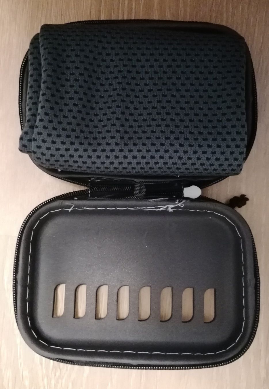 Teli da bagno: Microfaser Kühltuch, Sport-Tuch im Etui, Anthrazit – Nuovo e nell'imballaggio originale da Rümlang venduto da TRICE67 1