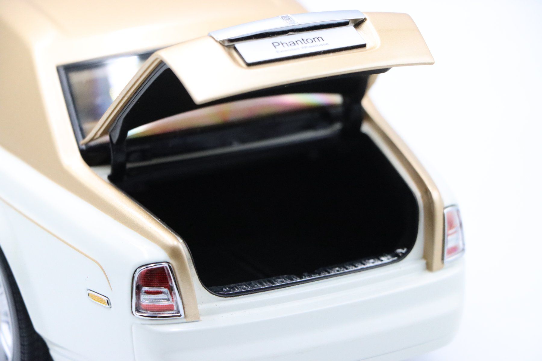 Rolls Royce Modellini d'auto: Rolls Royce Phantom EWB 2012 1:18 Kyosho – Nuovo e nell'imballaggio originale da Bühl b.Aarberg venduto da modelldiecast 7