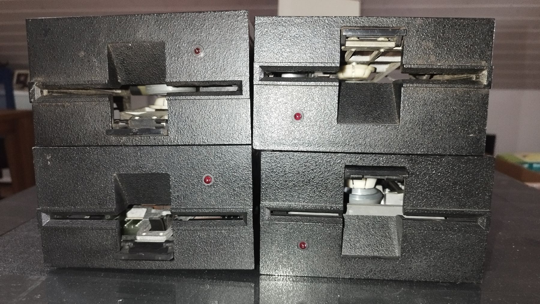 PC: Retro Floppy Drives – Difettoso da Domdidier venduto da look80486