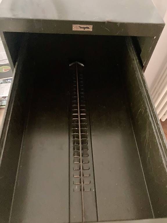 Armadi: DDR Aktenschrank Vintage – Usato da Zürich venduto da ElineK 3