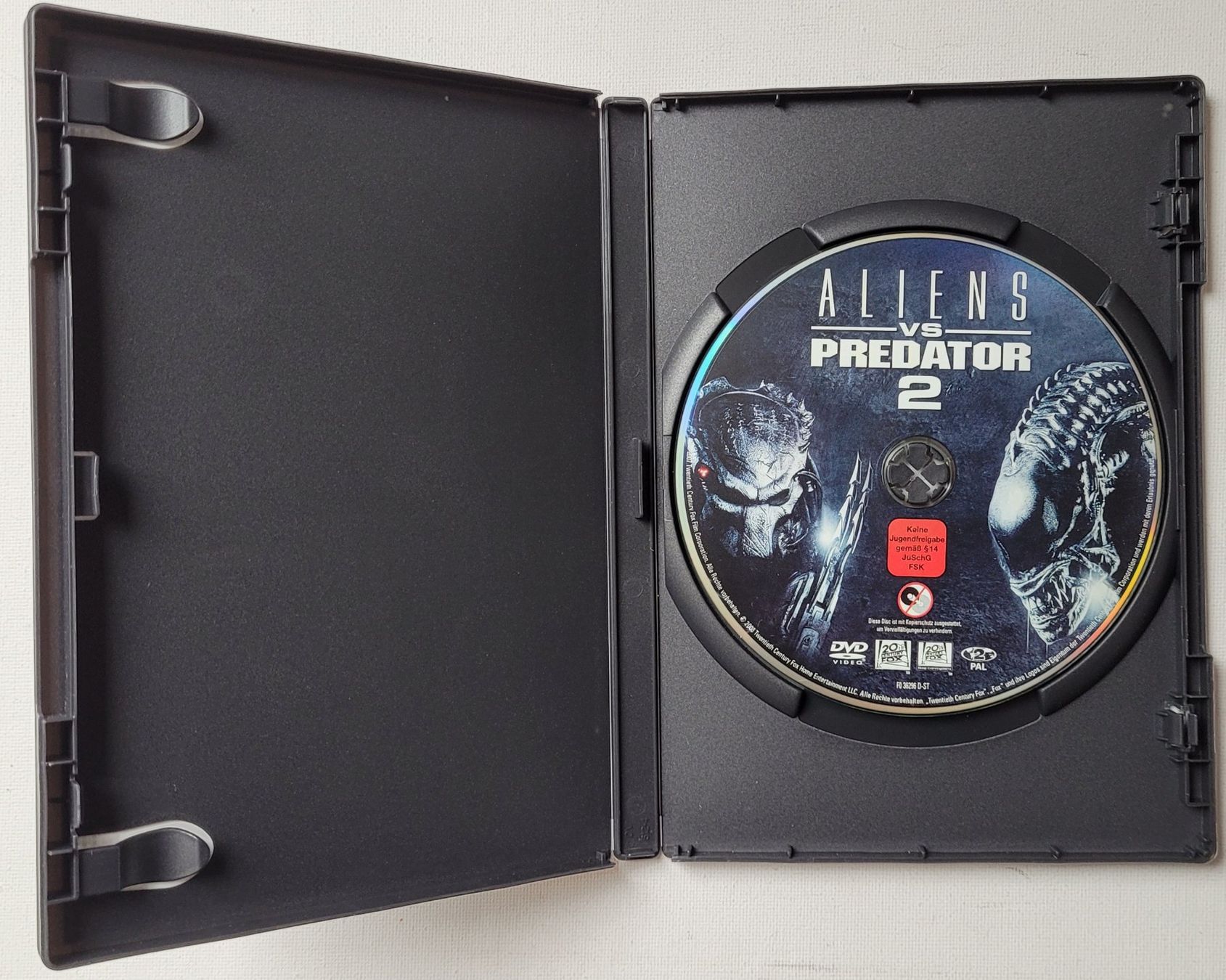Tutti i DVDs: ALIENS VS. PREDATORS 2 – Usato da Neftenbach venduto da Mador6 1