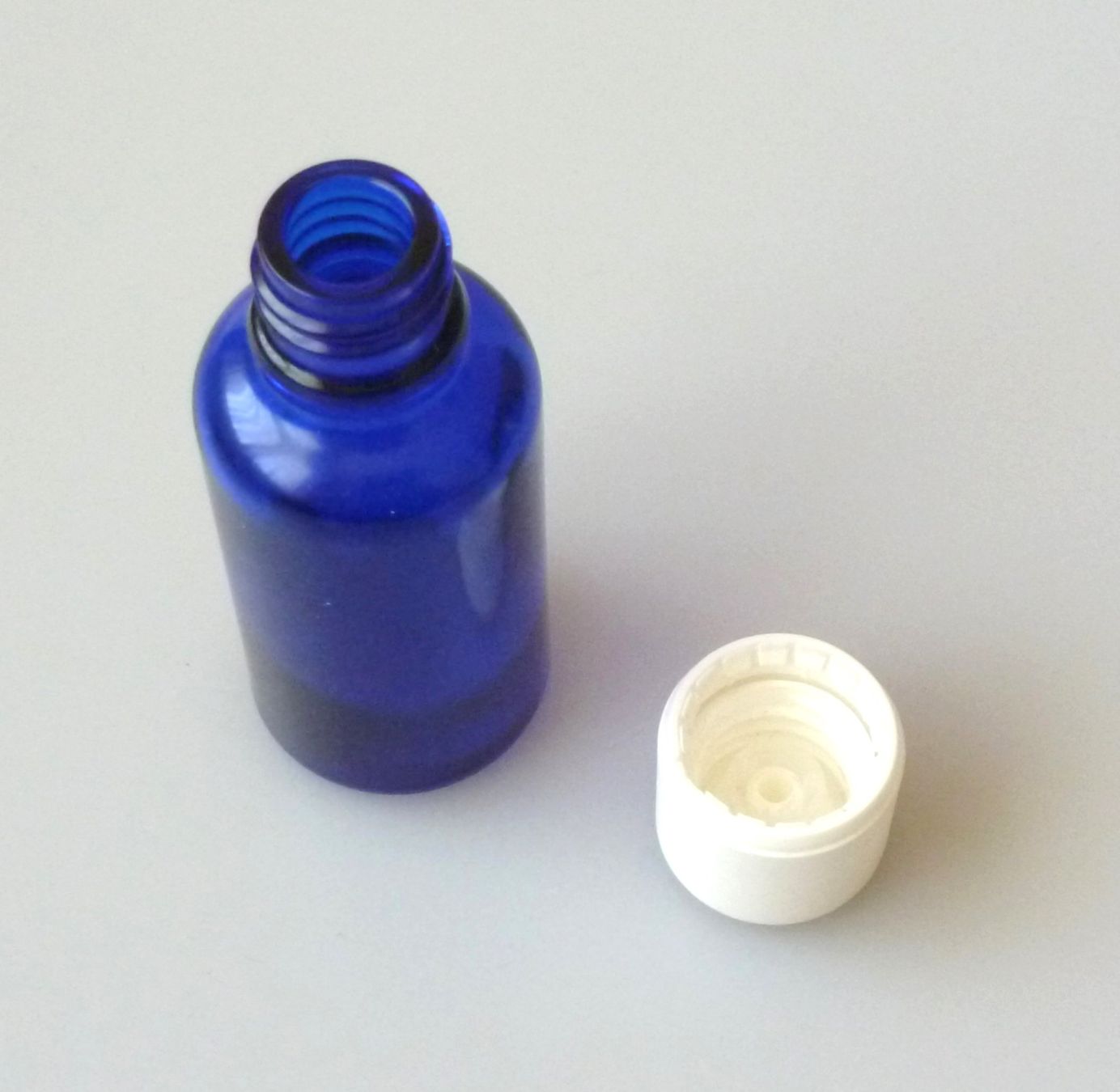 Flaconi: Blauglas 20ml mit Deckel und Giessring – Nuovo e nell'imballaggio originale da Mauren venduto da Yeelen 1