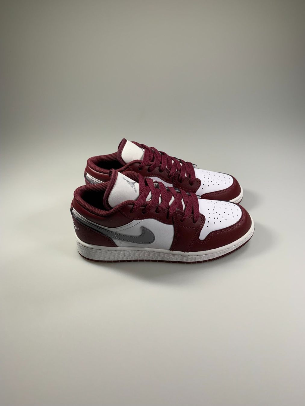Scarpe da uomo: Jordan 1 Low Bordeaux (GS) – Nuovo e nell'imballaggio originale da Thörishaus venduto da SnkrsVie
