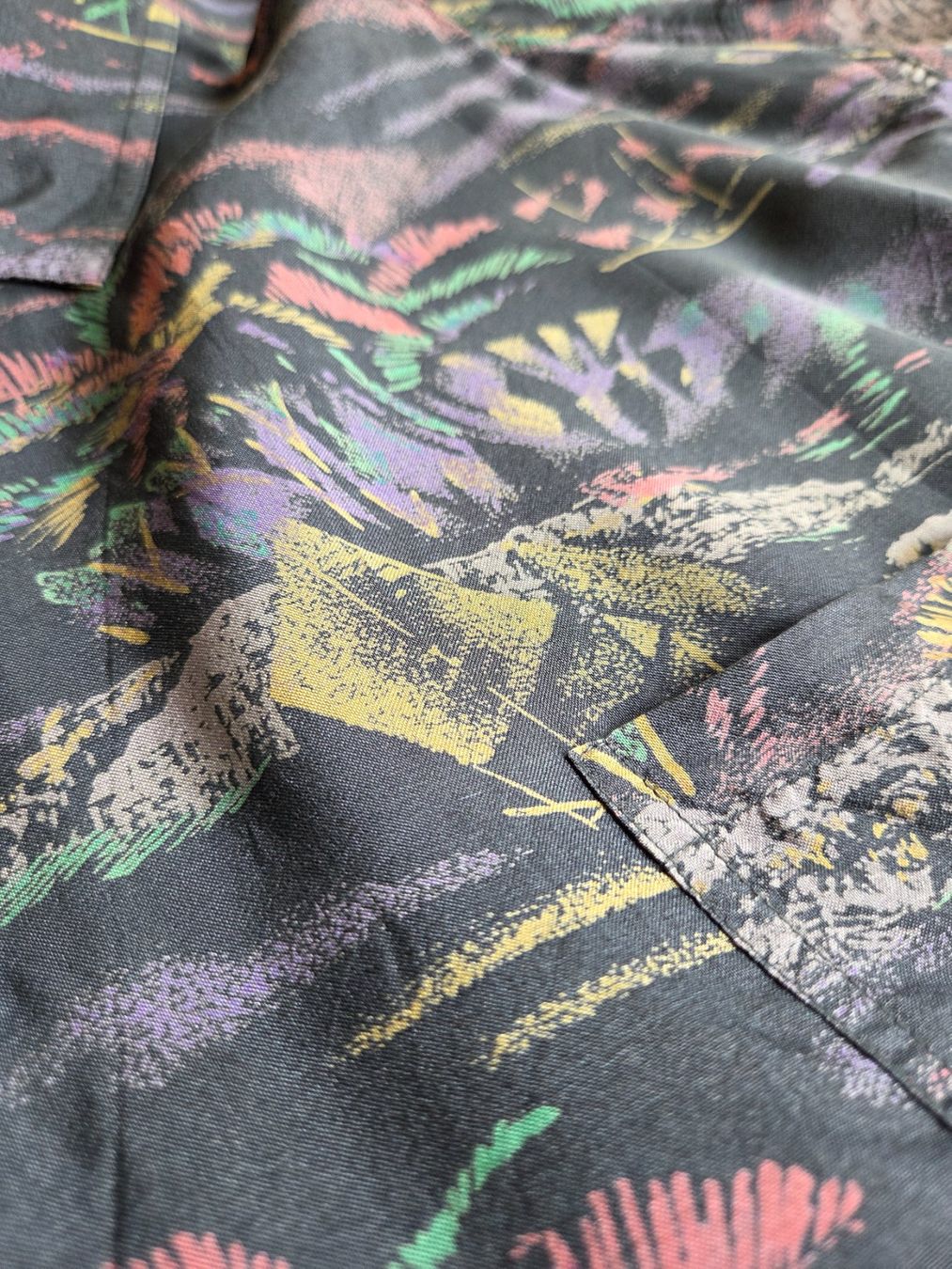 Camicie: Vintage Hemd 100% Seide Tropical Print – Usato da Bern venduto da -Aniko- 3