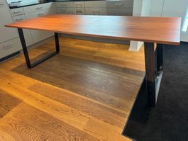 KIRSCHBAUM MASSIVHOLZ ESSTISCH MIT DESIGN METALL GESTELL