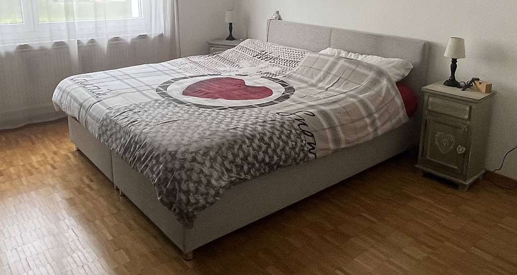 Lits: Boxspringbett 200x200cm – D'occasion à Buchrain par Ver-8bre