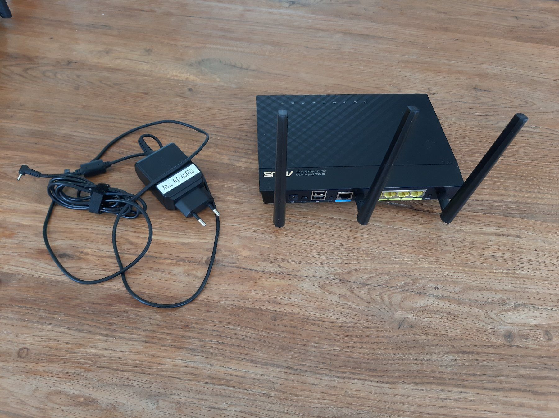 Asus Modem & Router: Asus RT-AC66u, WiFi Router – Usato da Wolfhausen venduto da Dragons01 1