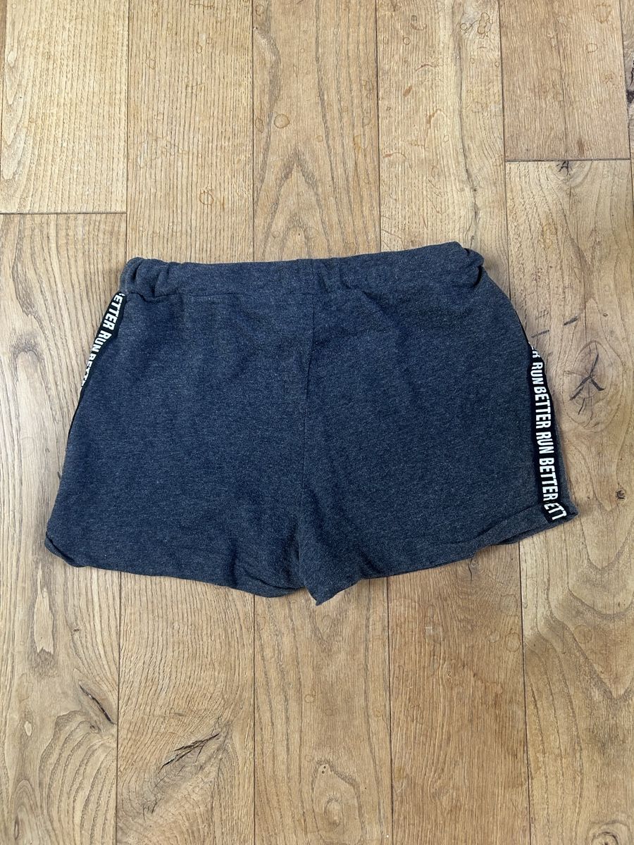Pantaloni: Shorts Grau Grösse M von der Marke Page one – Usato da Frauenfeld venduto da jae_vs6j 1