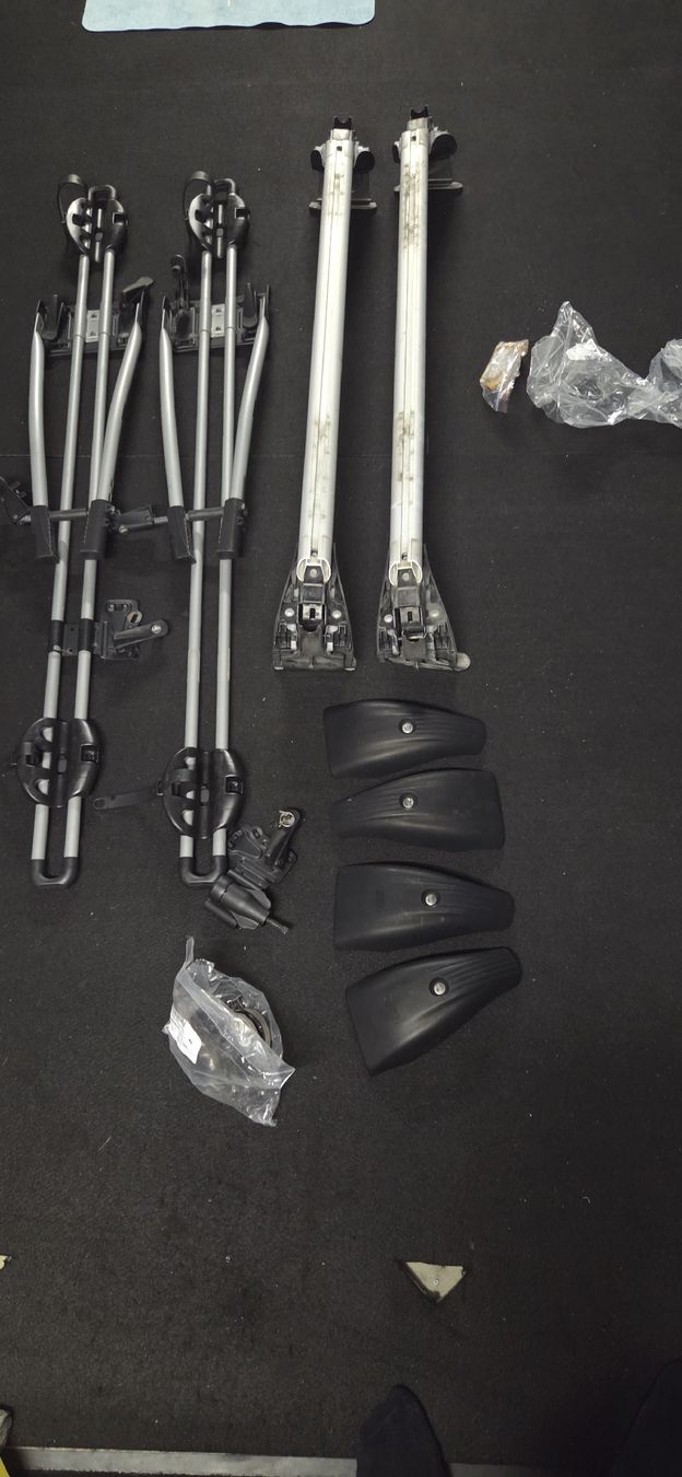 Thule Dachträger: Ford Dachträgersystem inkl. Thule Veloträger – Gebraucht aus Balgach von cmu_v2z8