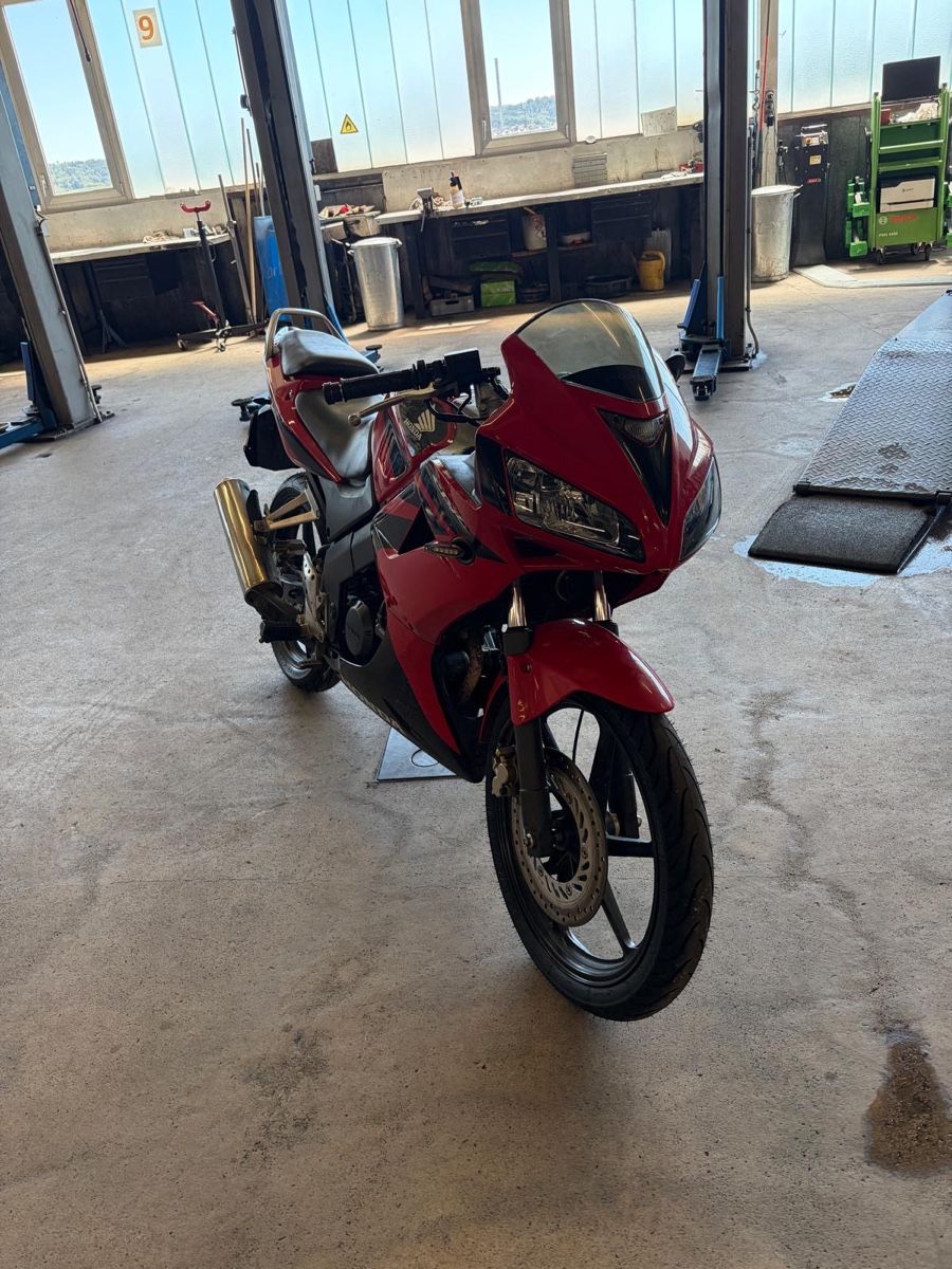 Honda Strada: Honda cbr125r – Difettoso da Schönenwerd venduto da Stifter 3