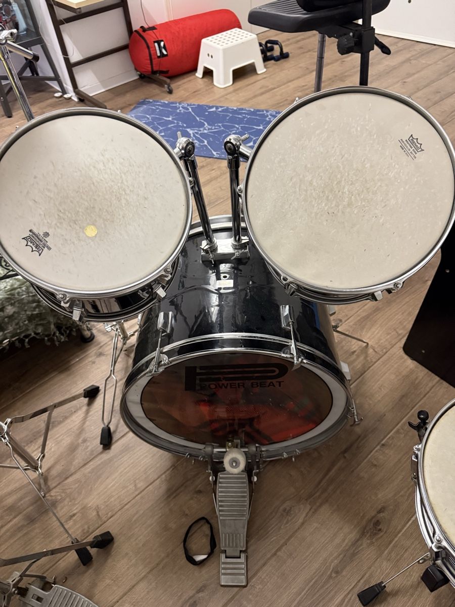 Strumenti musicali: Remo Power Beat Schlagzeug Set Kinder – Usato da Sempach venduto da CU2times 2