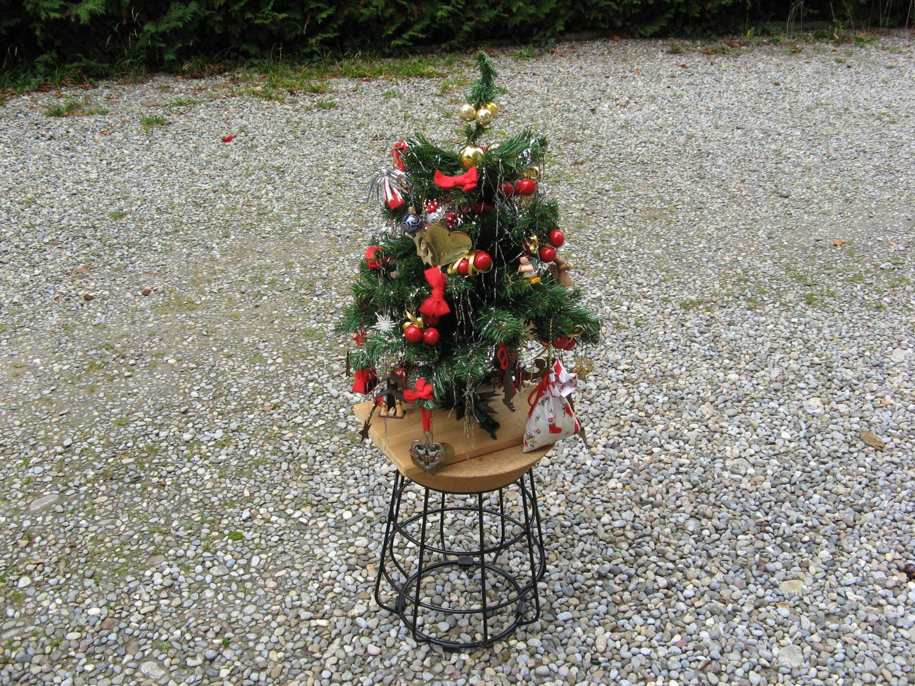 Tutte le decorazioni: künstlicher kleiner Weihnachtsbaum – Usato da Zürich venduto da apil 1