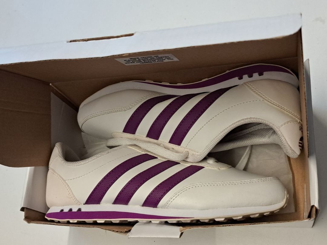 Adidas Damenschuhe: Adidas Freizeitschuh – Neu und originalverpackt aus Wädenswil von mh012