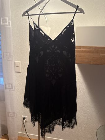 Kleid schwarz Spitze Grösse XS neuwertig