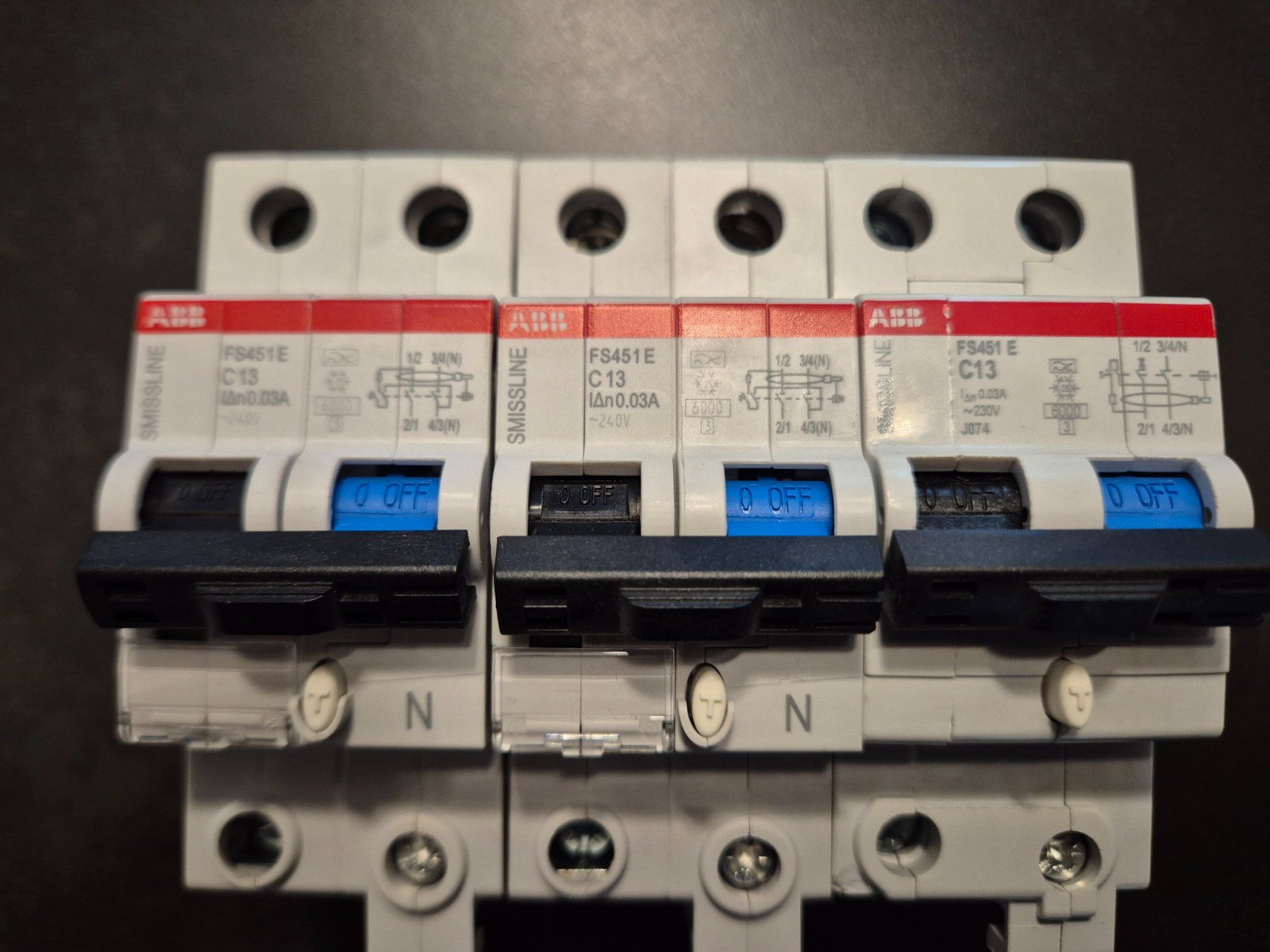 ABB Interruttori: 3 Stk ABB Fehlstromschutzschalter 13A – Usato da Oberhasli venduto da meggy1984