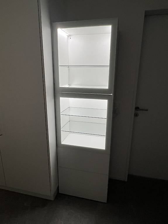 Vitrinen: Ikea Besta Vitrine mit Beleuchtung – Gebraucht aus Wiesendangen von ReneKe01 1
