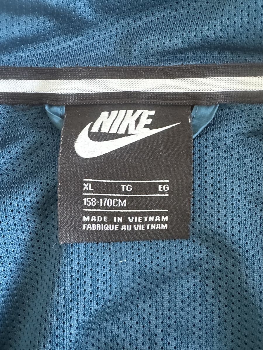 Nike Vestes & Manteaux: Nike Windjacke – D'occasion à Mägenwil par Biene0000 2