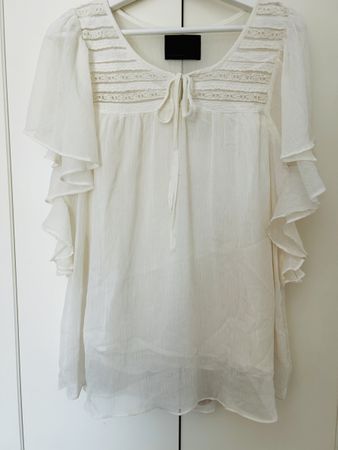 Sommerliche Bluse in Weiss mit Volants - Grösse L
