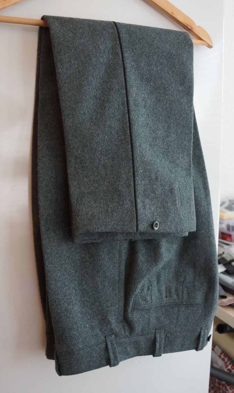 Schweizer Armee Uniformi: Neue Uniform Schweizer Armee. – Nuovo (secondo la descrizione) da Gossau SG venduto da Adler021 2