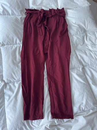Pantalon taille haute ceinture amovible couleur bordeaux